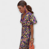 Vanessa - Vestido elegante com decote em V