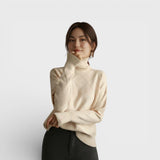 Suéter com decote alto aconchegante