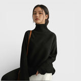 Suéter com decote alto aconchegante